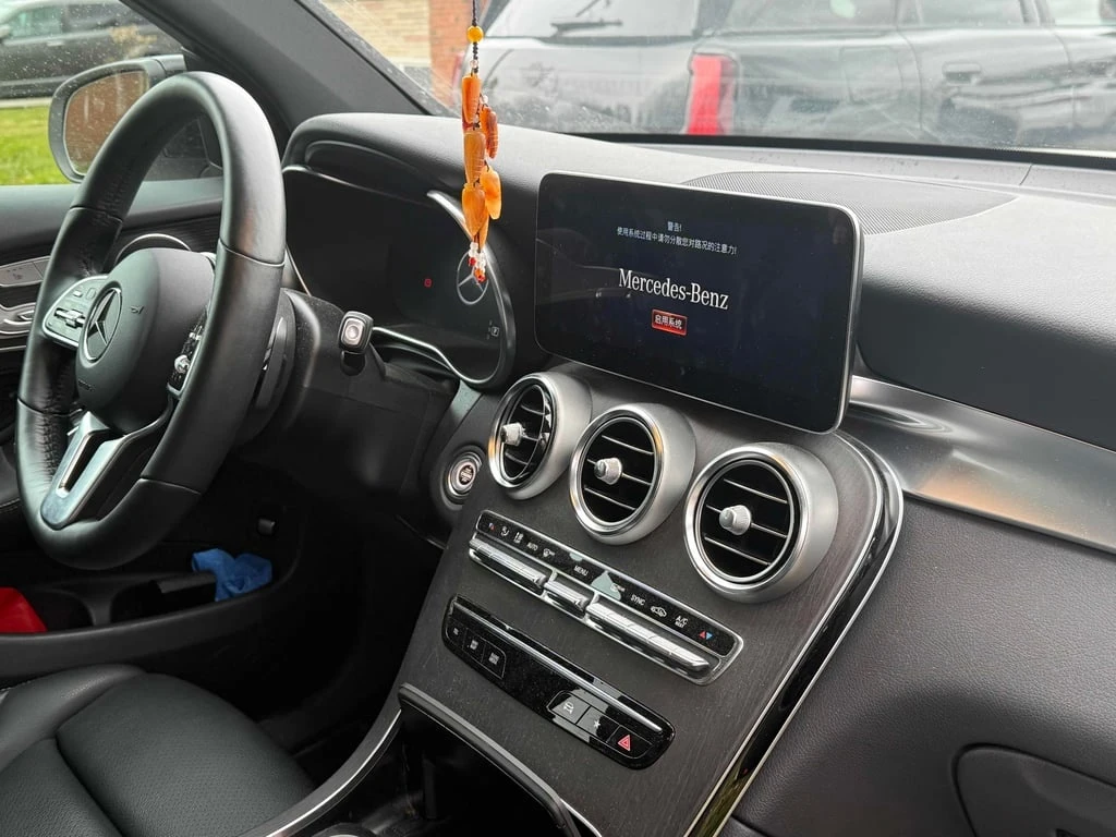 Mercedes-Benz GLC 300 4MATIC 2022 * CARFAX * БЕЗ ПЪРВОНАЧАЛНА ВНОСКА - изображение 8