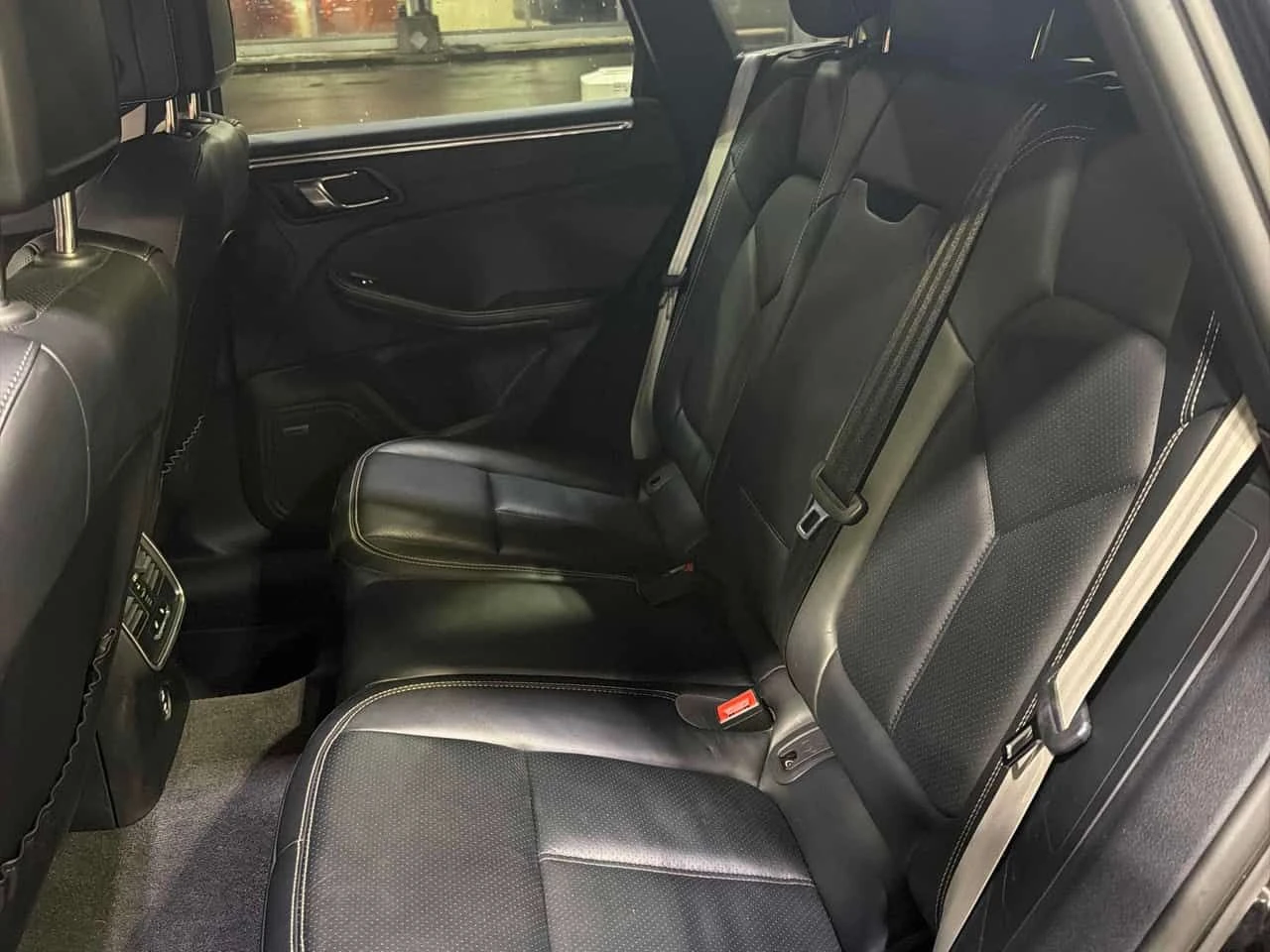 Porsche Macan * AWD * CARFAX * BOSE * ОБДУХВАНЕ * 360, снимка 16 - Автомобили и джипове - 53705494