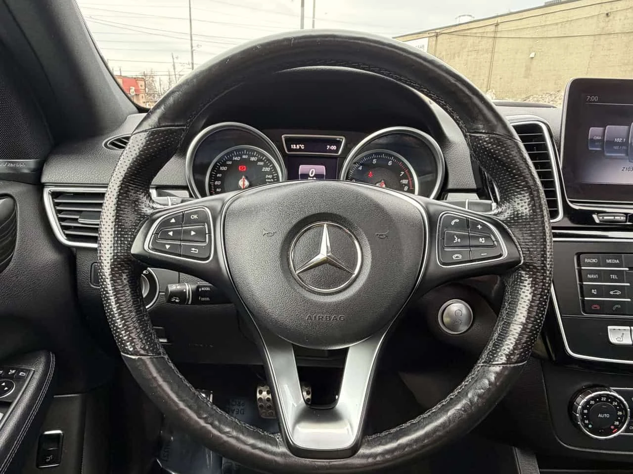 Mercedes-Benz GLE 400 * CARFAX * ЦЕНА ДО БГ, снимка 17 - Автомобили и джипове - 54754111