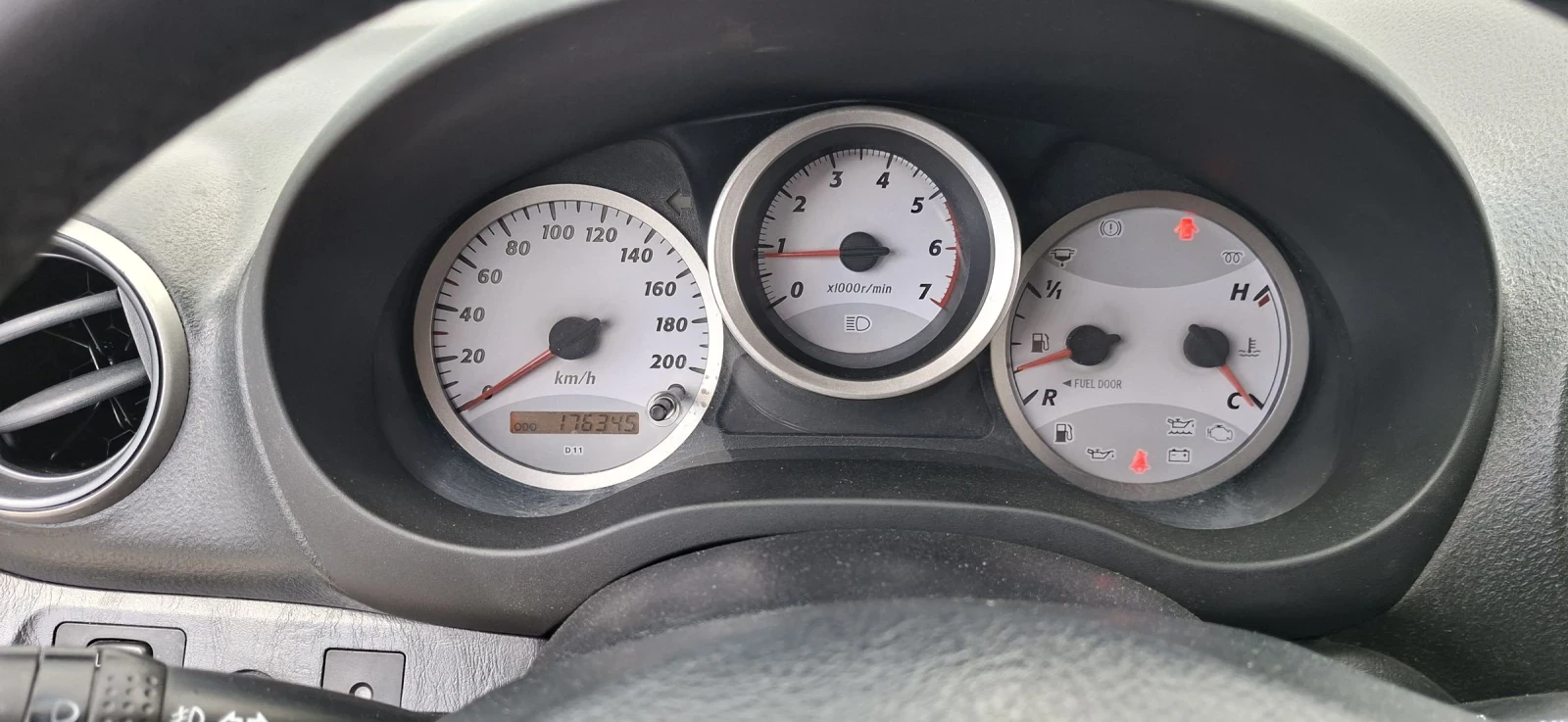 Toyota Rav4 2.0 D4D, снимка 9 - Автомобили и джипове - 55202301