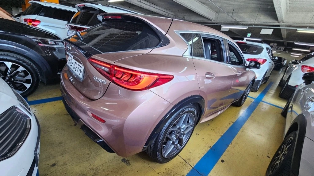 Infiniti Q30 S 2.0T, снимка 3 - Автомобили и джипове - 55220248