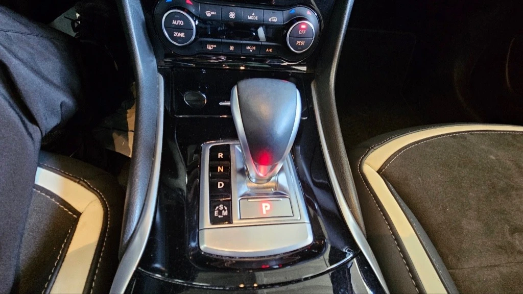 Infiniti Q30 S 2.0T, снимка 10 - Автомобили и джипове - 55220248
