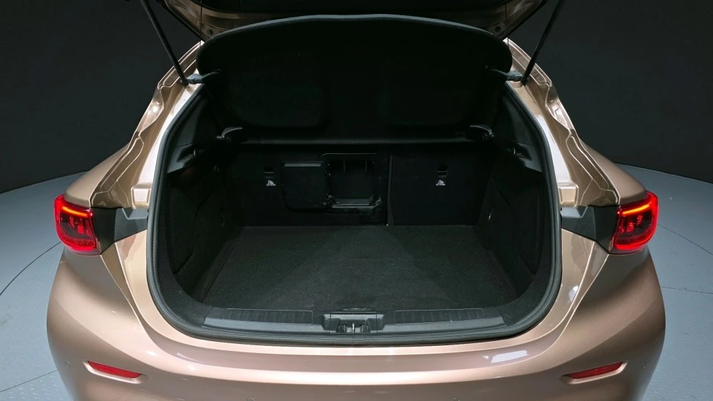 Infiniti Q30 S 2.0T, снимка 5 - Автомобили и джипове - 55220248