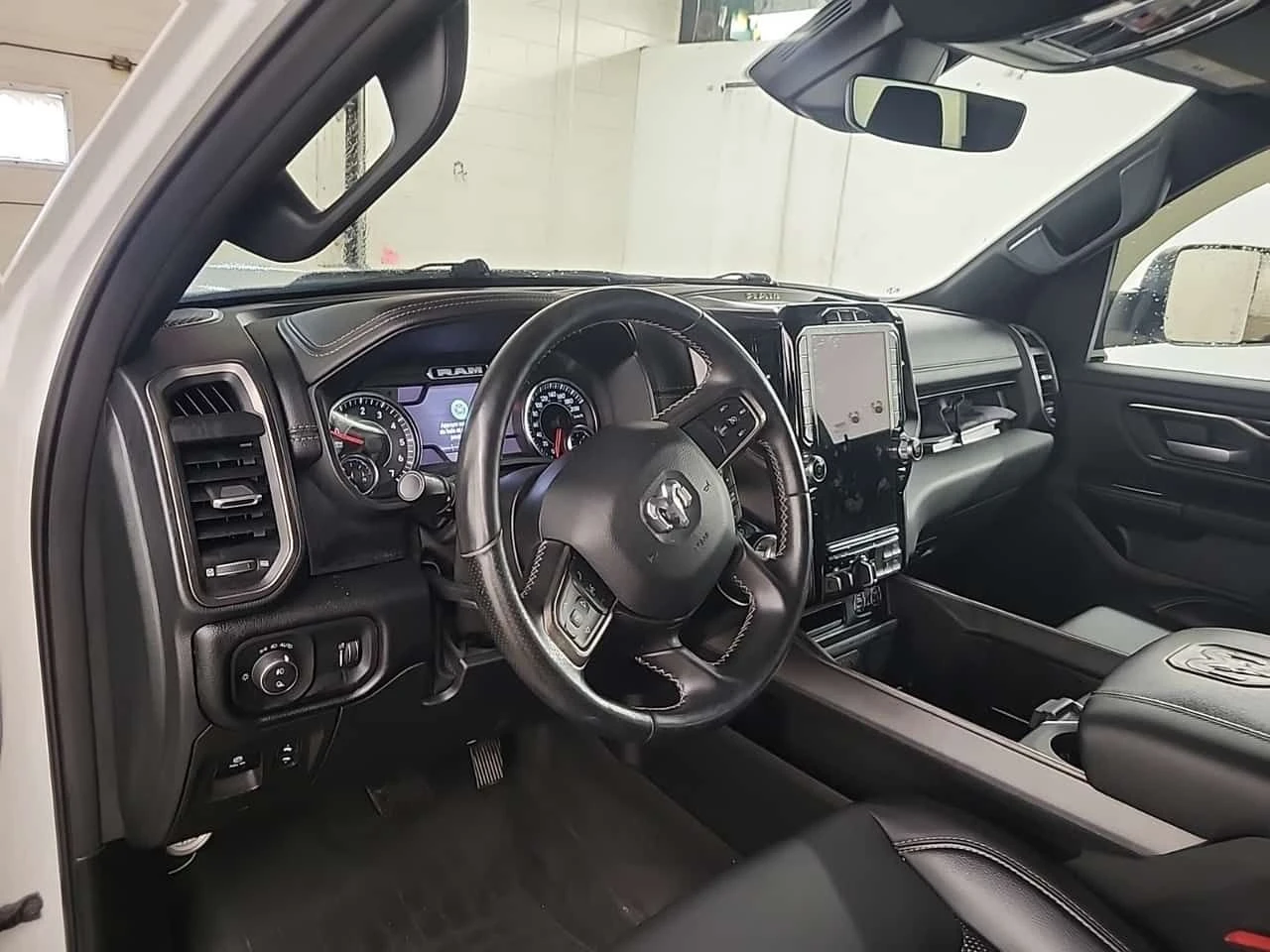 Dodge RAM 1500 SPORT CREW CAB STANDARD BED| KEYLESS| ЗАДНА КАМЕРА, снимка 10 - Автомобили и джипове - 55542140