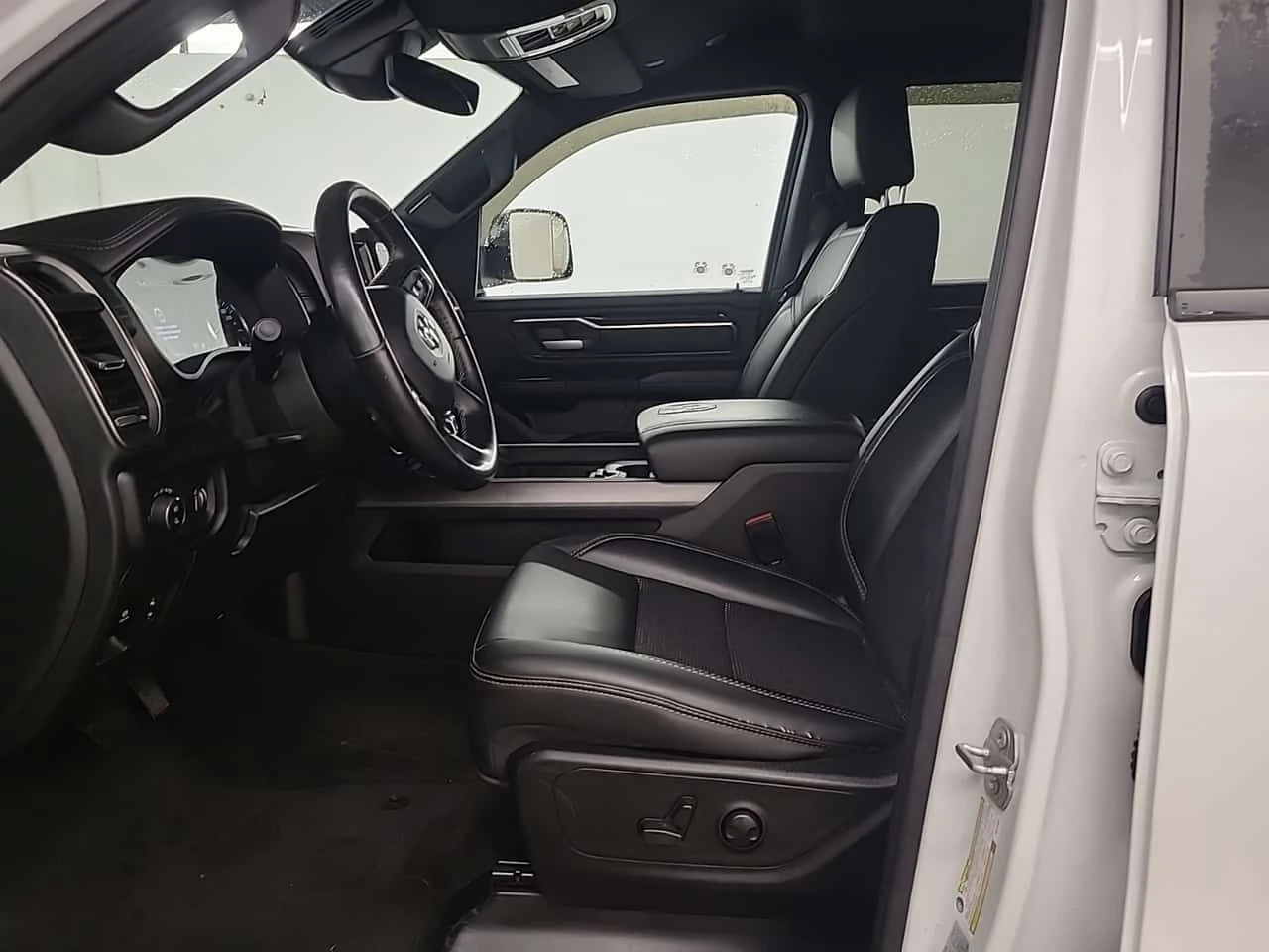 Dodge RAM 1500 SPORT CREW CAB STANDARD BED| KEYLESS| ЗАДНА КАМЕРА, снимка 5 - Автомобили и джипове - 55542140