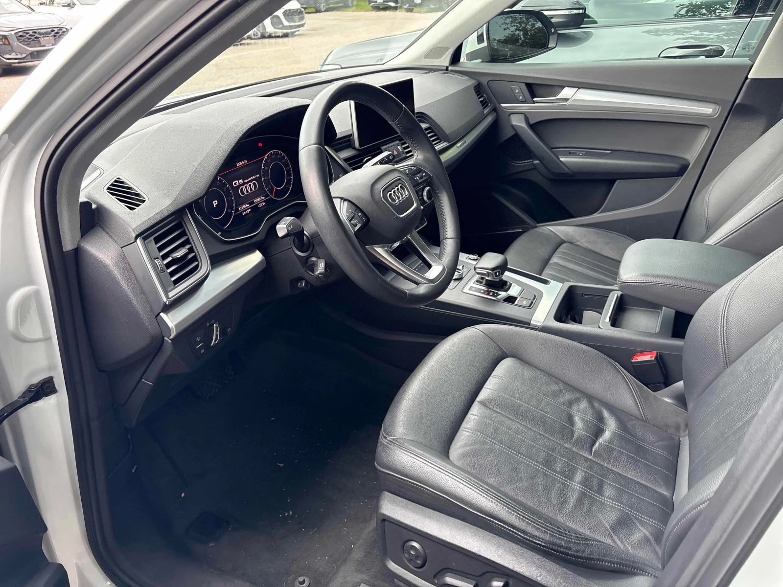 Audi Q5 * Technik * DISTRONIC* BANG&OLUFSEN* , снимка 16 - Автомобили и джипове - 56120411