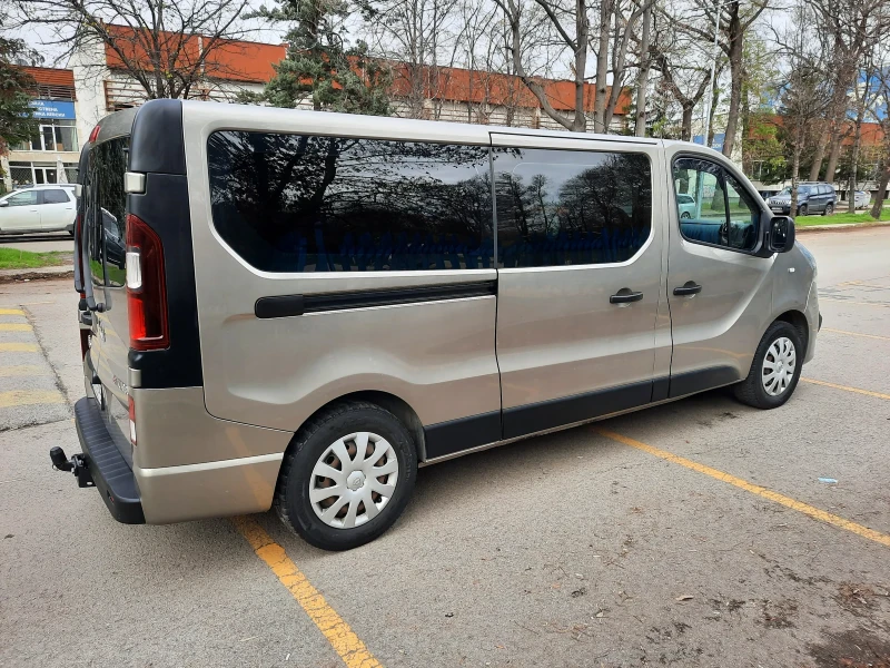 Opel Vivaro Пътнически ПЕРФЕКТЕН , снимка 2 - Бусове и автобуси - 52681042