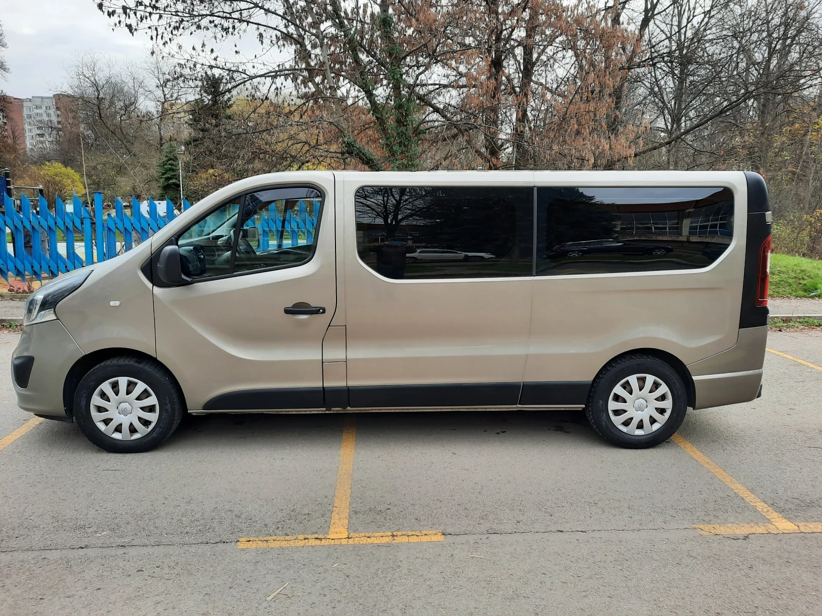 Opel Vivaro Пътнически ПЕРФЕКТЕН , снимка 1