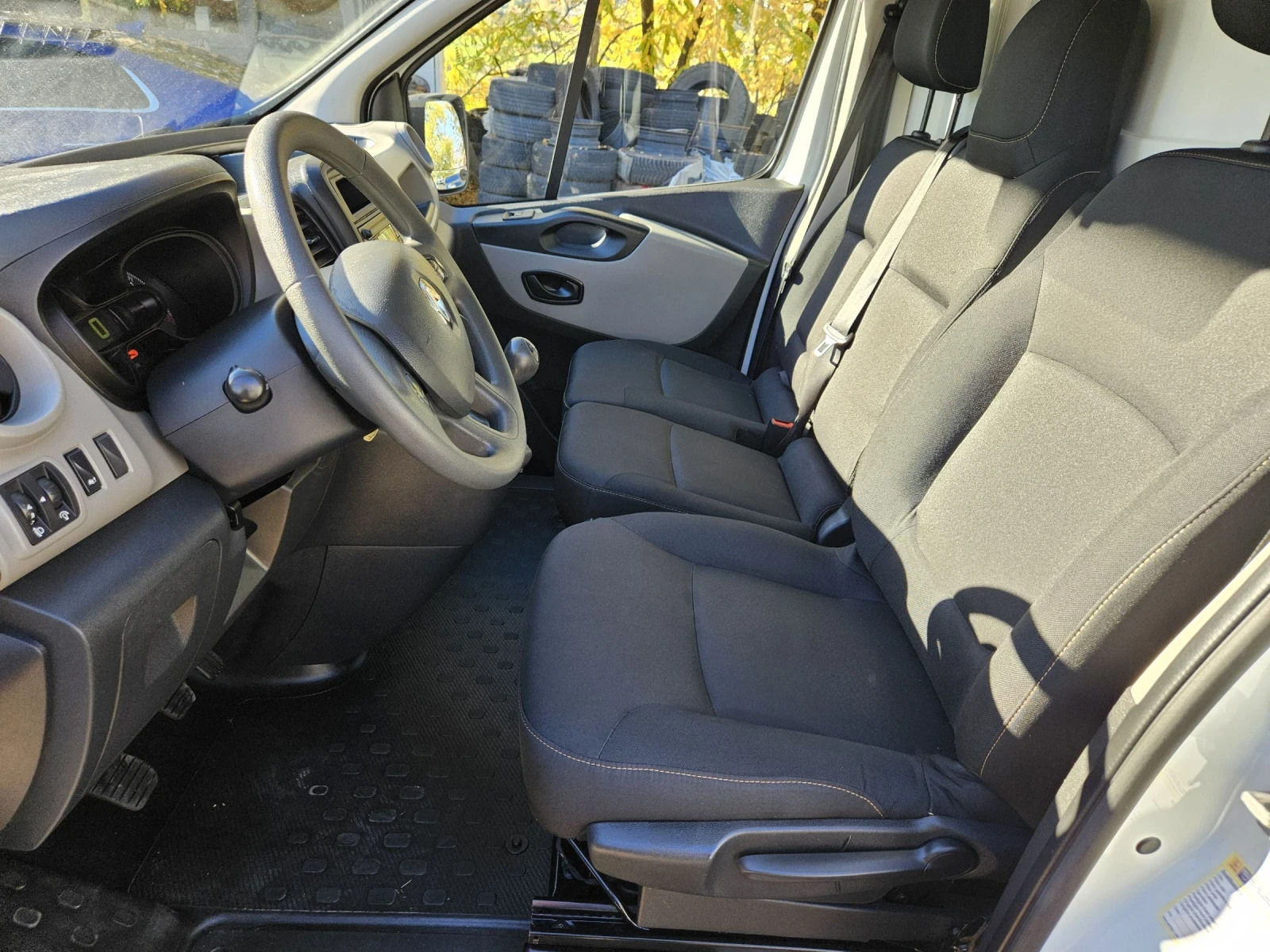 Renault Trafic 1.6 dci euro6 - изображение 10