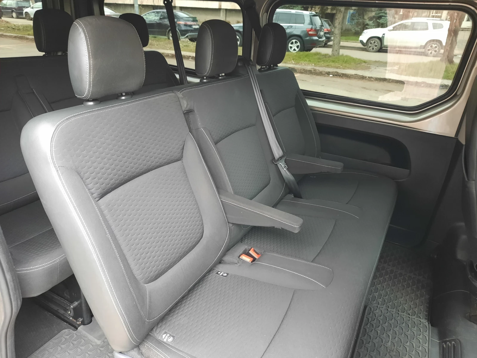 Opel Vivaro Пътнически ПЕРФЕКТЕН  - изображение 9