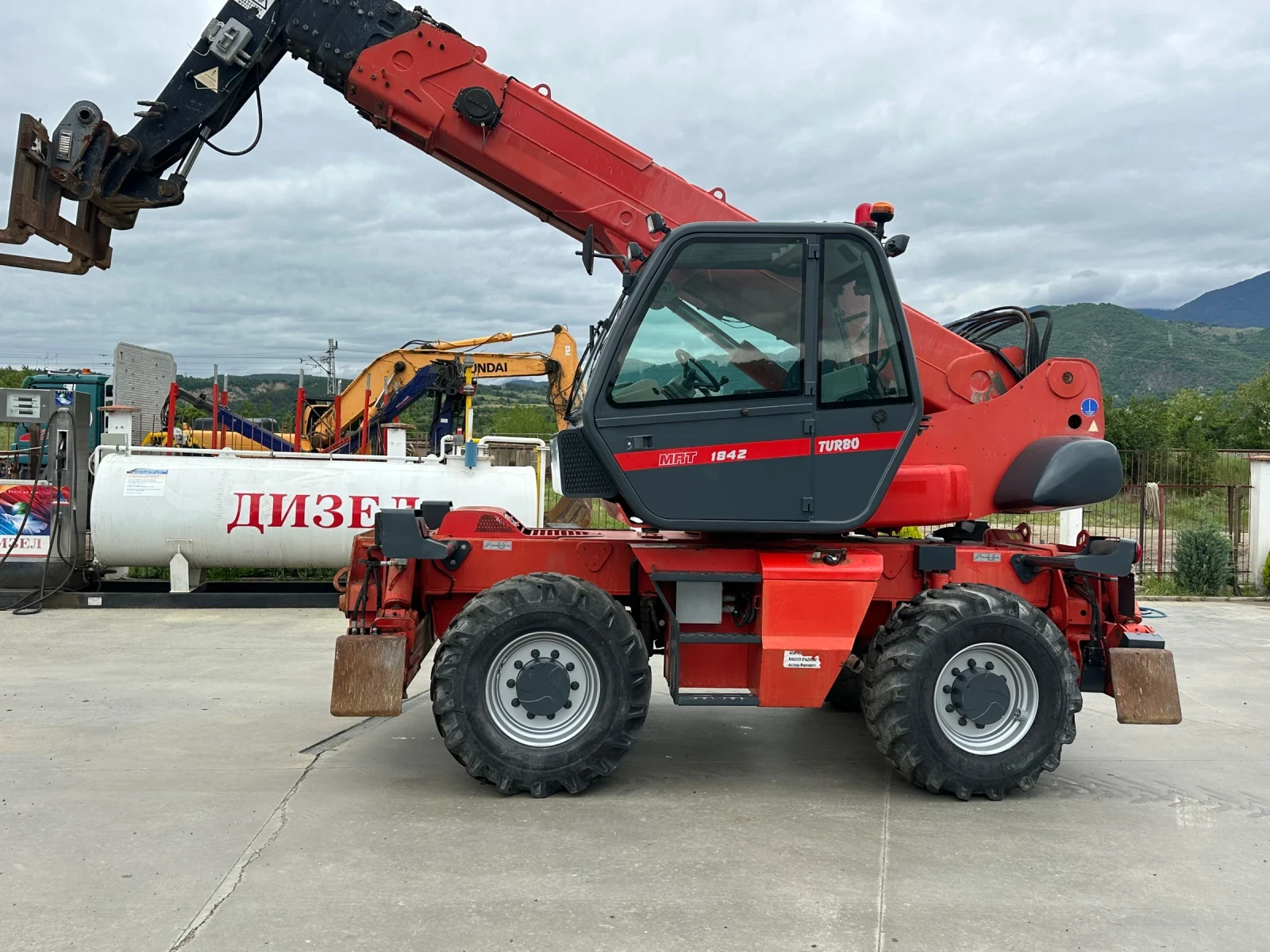 Телескопични товарачи Manitou MRT1842