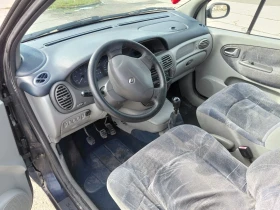 Renault Scenic 1.6 i, снимка 8 - Автомобили и джипове - 53375767