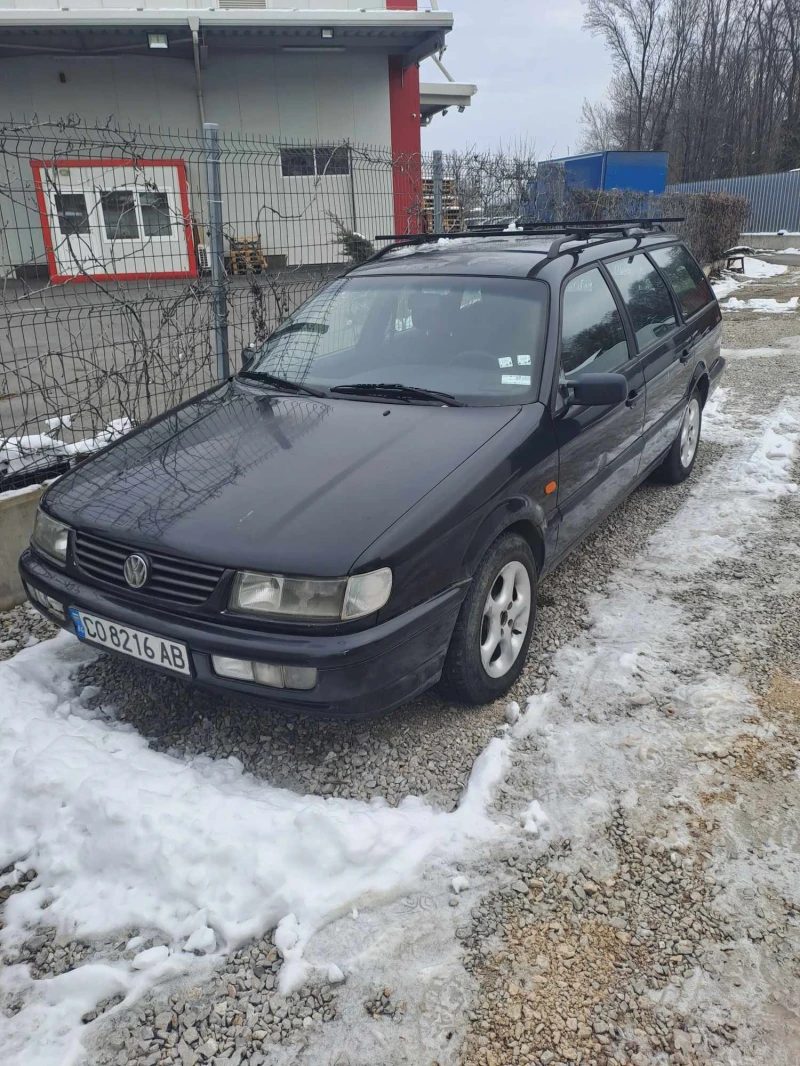 VW Passat 1, 6, снимка 1 - Автомобили и джипове - 48687456