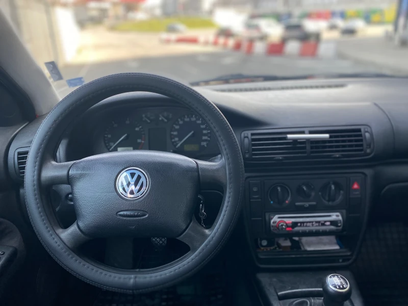 VW Passat 1.9tdi, снимка 14 - Автомобили и джипове - 49598679