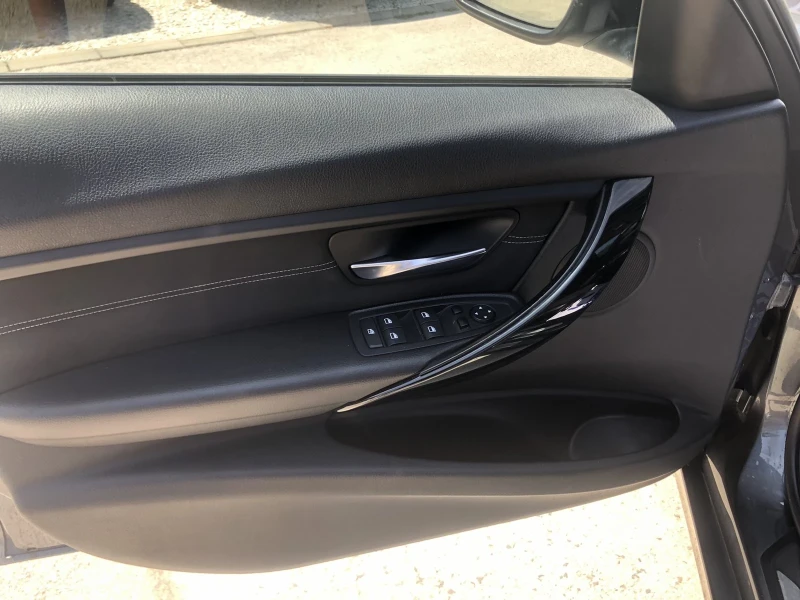 BMW 318 M Sport LED, снимка 13 - Автомобили и джипове - 51082693