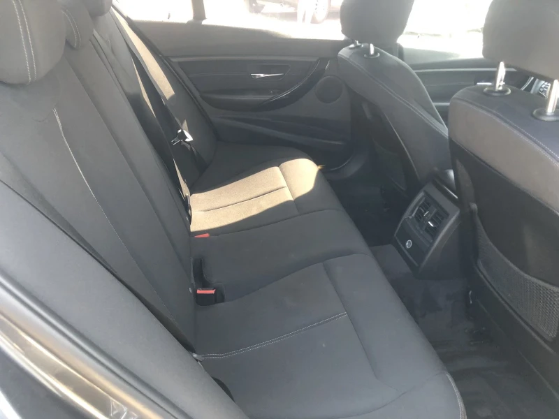BMW 318 M Sport LED, снимка 11 - Автомобили и джипове - 51082693