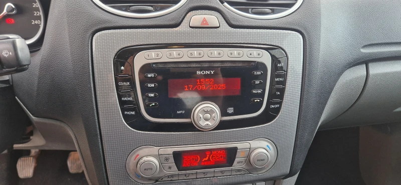 Ford Focus 1.6i газ/бензин, снимка 16 - Автомобили и джипове - 52474296