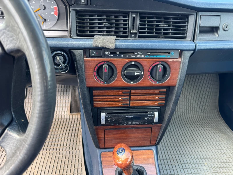 Mercedes-Benz 190 1.8 , снимка 10 - Автомобили и джипове - 52203249