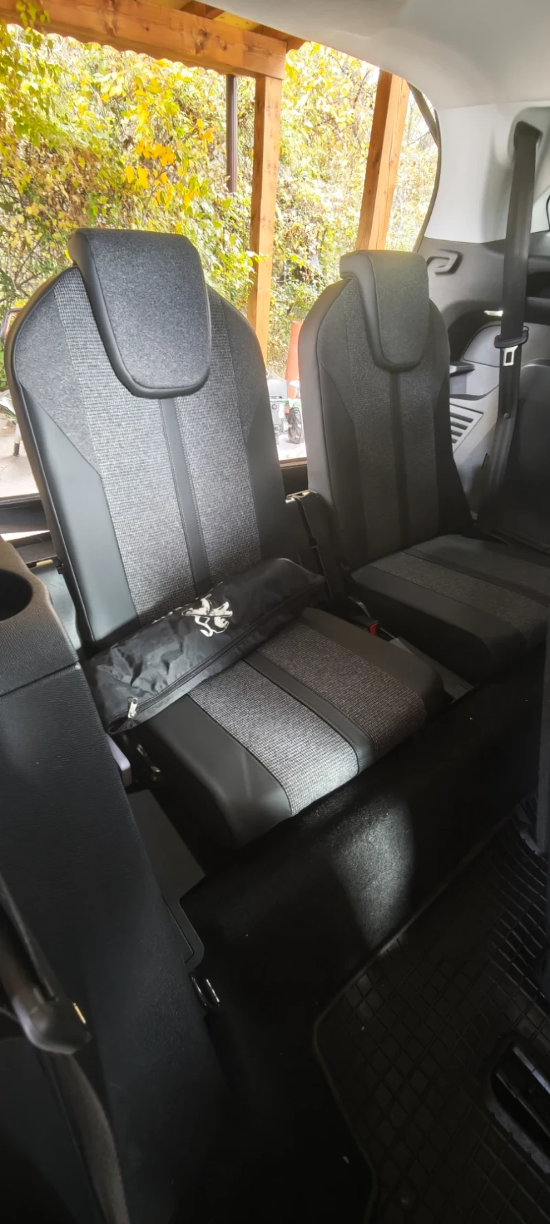 Peugeot 5008 1.6 HDI Allure, снимка 17 - Автомобили и джипове - 52367073