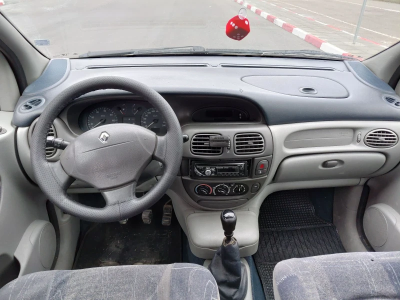 Renault Scenic 1.6 i, снимка 6 - Автомобили и джипове - 53375767