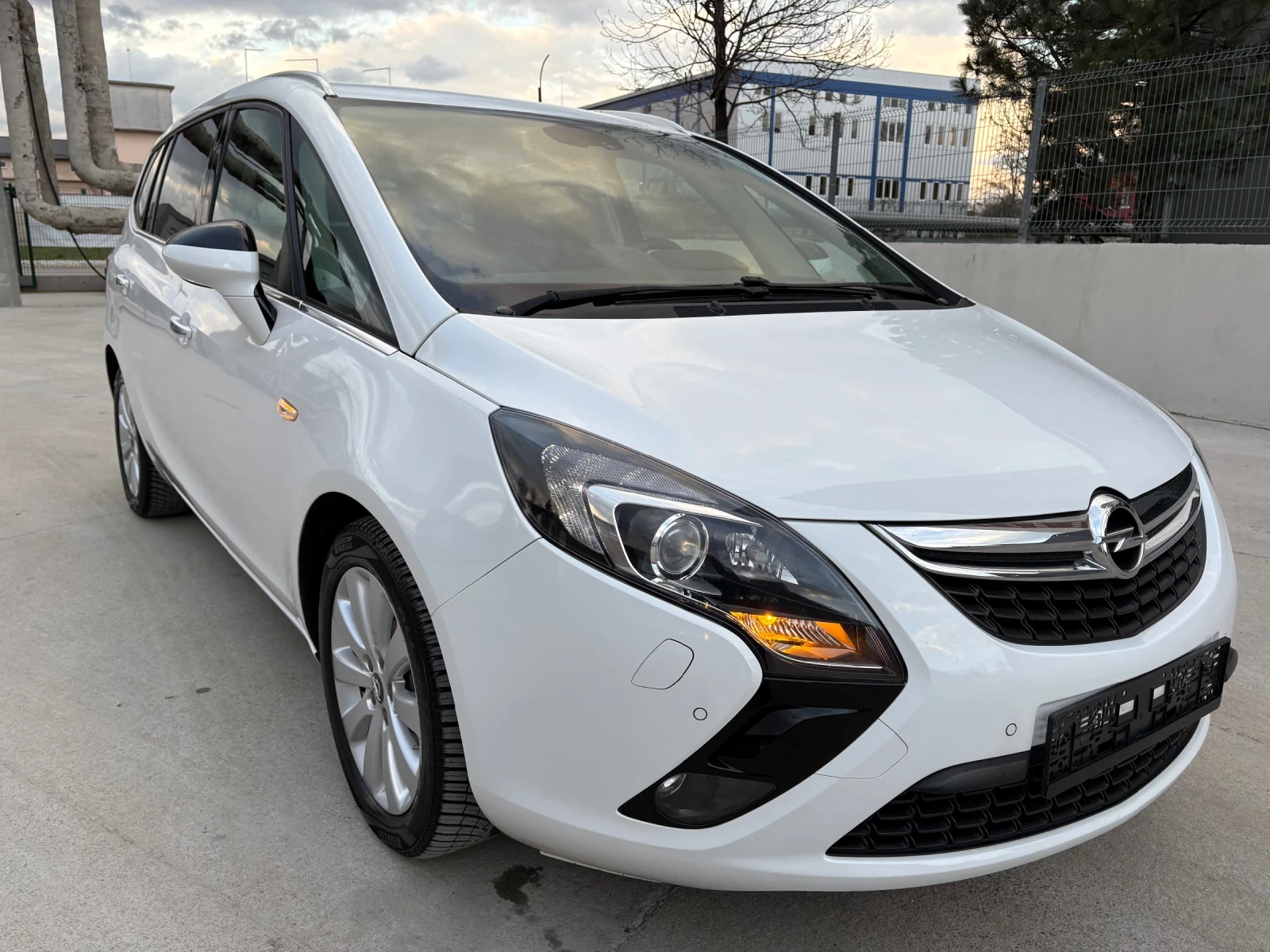 Opel Zafira Tourer Cosmo 2.0CDTI Euro 6 Automat 131кс Full Ext - изображение 3