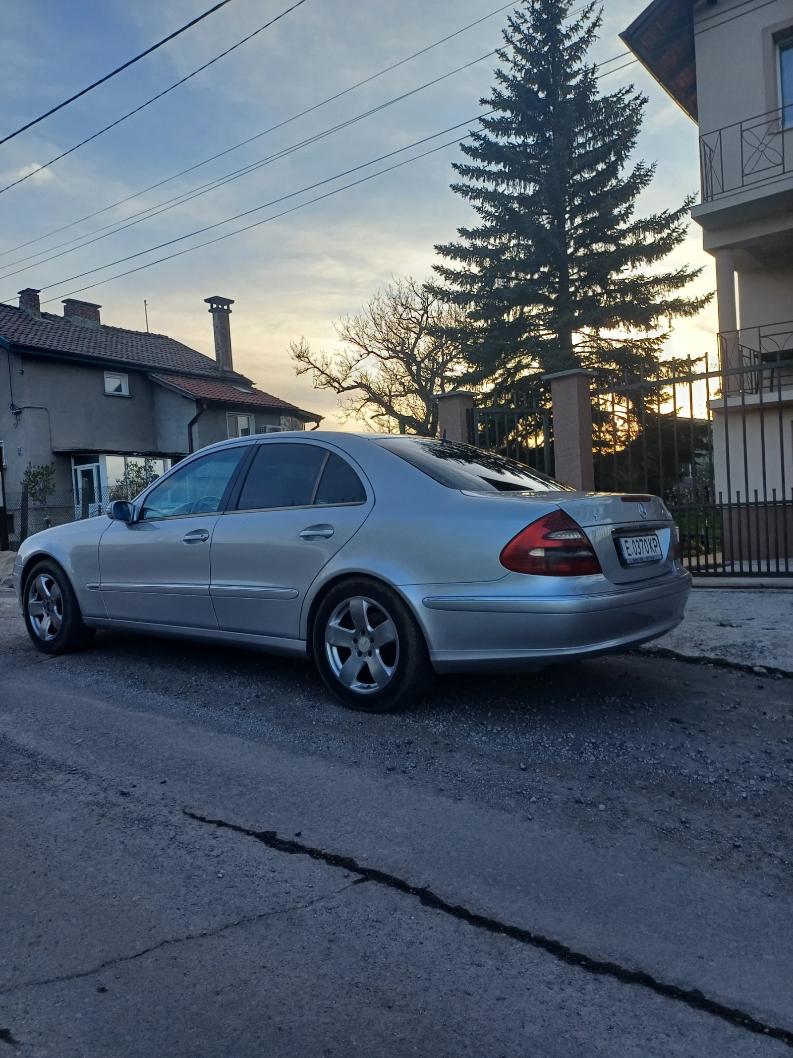 Mercedes-Benz E 270  - изображение 8