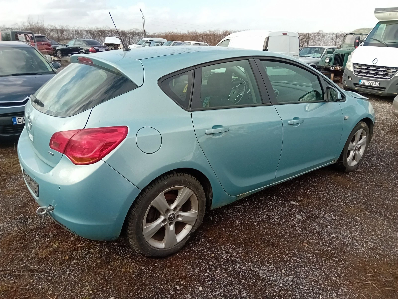 Opel Astra БРАКУВАНА ПАЛИ ЦЯЛА ЗА ЧАСТИ А17DTR, снимка 6 - Автомобили и джипове - 53583478