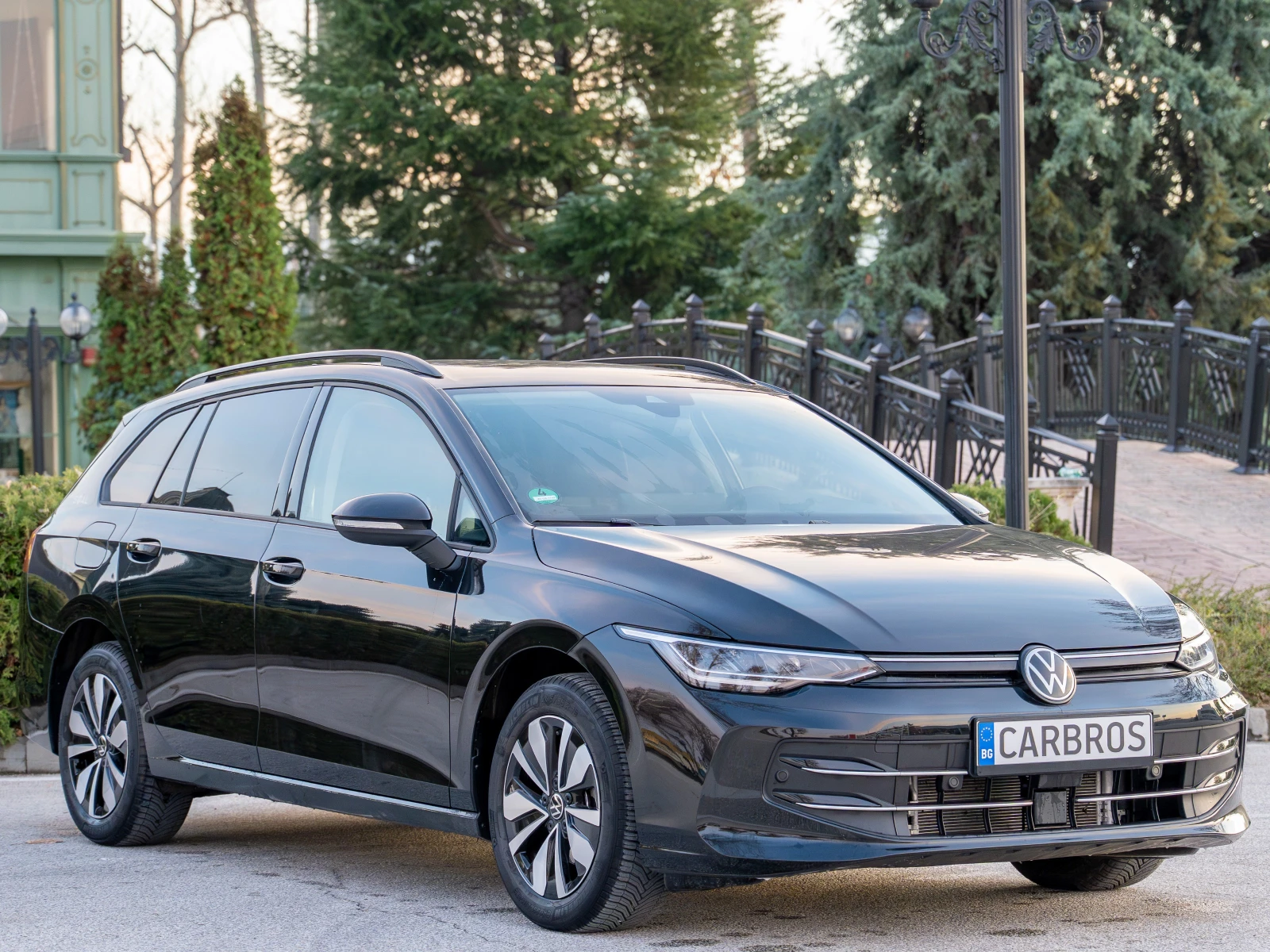 VW Golf Variant 1.5 eTSI DSG в гаранция, като нов , снимка 2 - Автомобили и джипове - 53819884