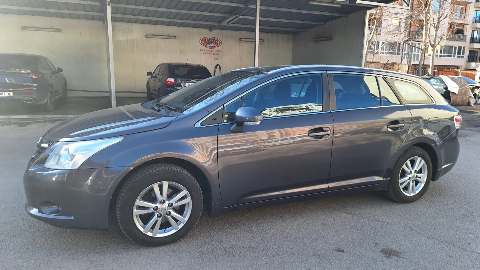 Toyota Avensis 2.0  АВТОМАТИК, снимка 3 - Автомобили и джипове - 53841024