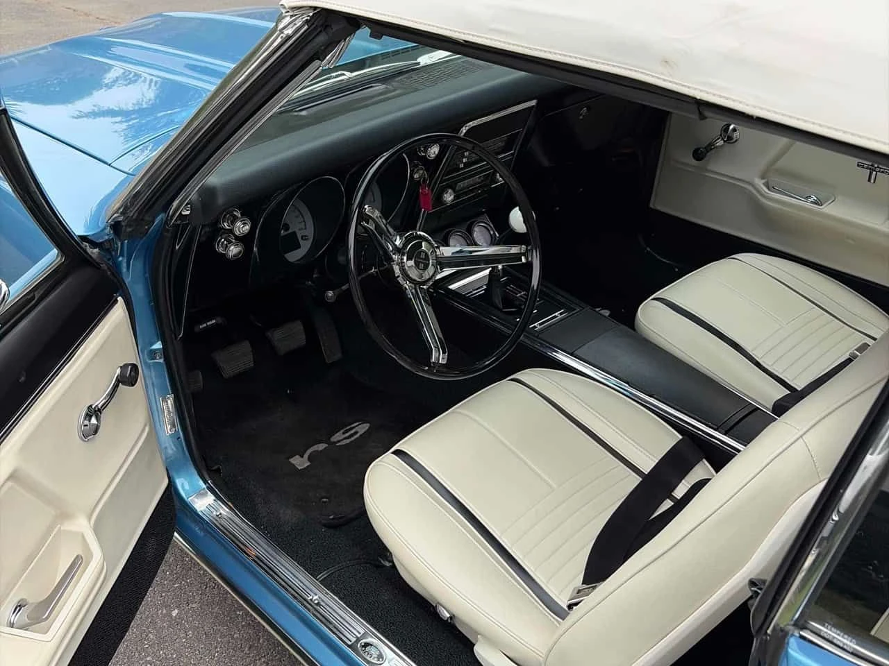 Chevrolet Camaro  RS/SS Convertible /  КОЛЕКЦИОНЕРСКО , снимка 5 - Автомобили и джипове - 54841808