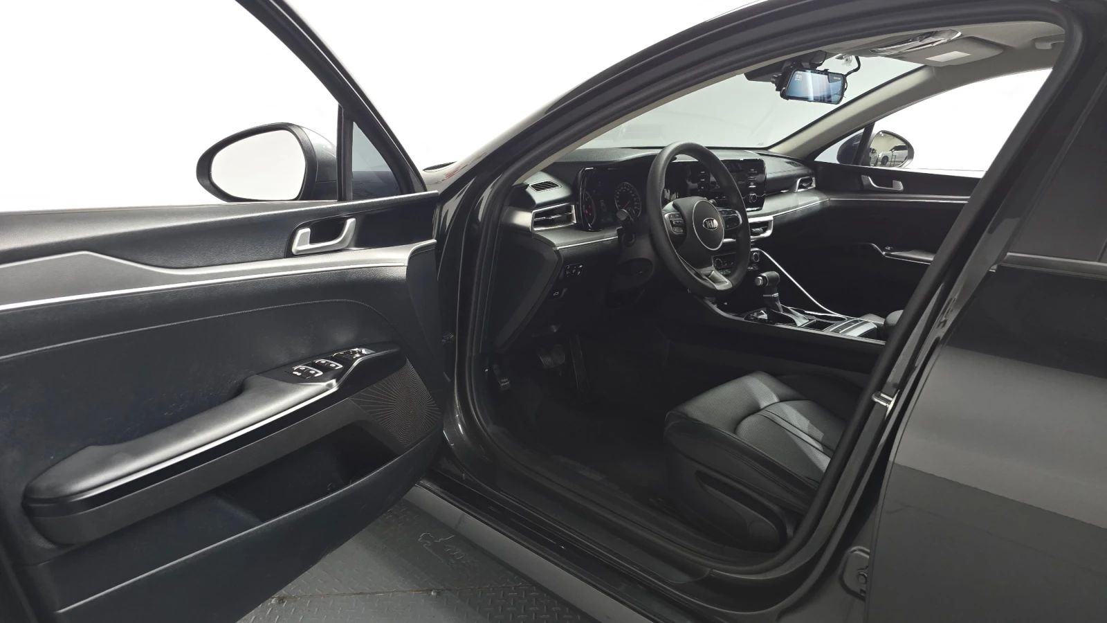 Kia K5 Фабрична Газ, снимка 10 - Автомобили и джипове - 55240605