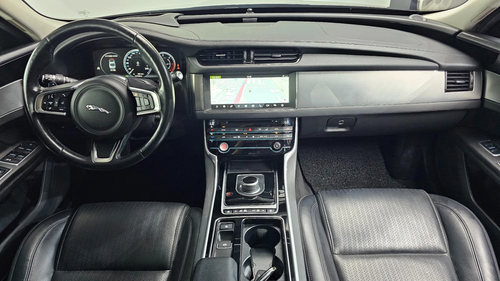 Jaguar Xf 2.0* Disel* Prestige* Navi* Camera* HeadUP, снимка 6 - Автомобили и джипове - 55284019