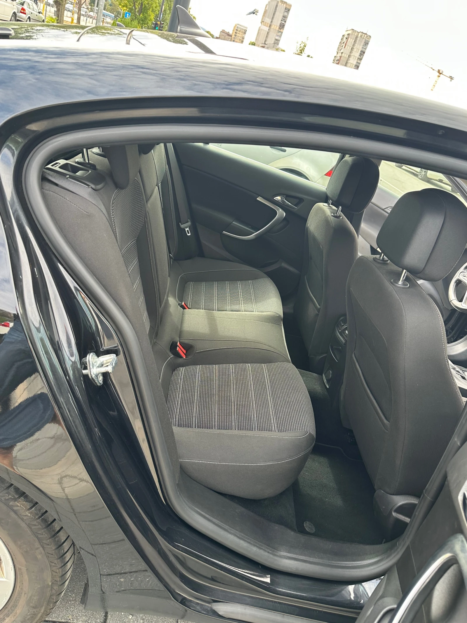 Opel Insignia 2.0 Bi-Turbo, снимка 16 - Автомобили и джипове - 56087131