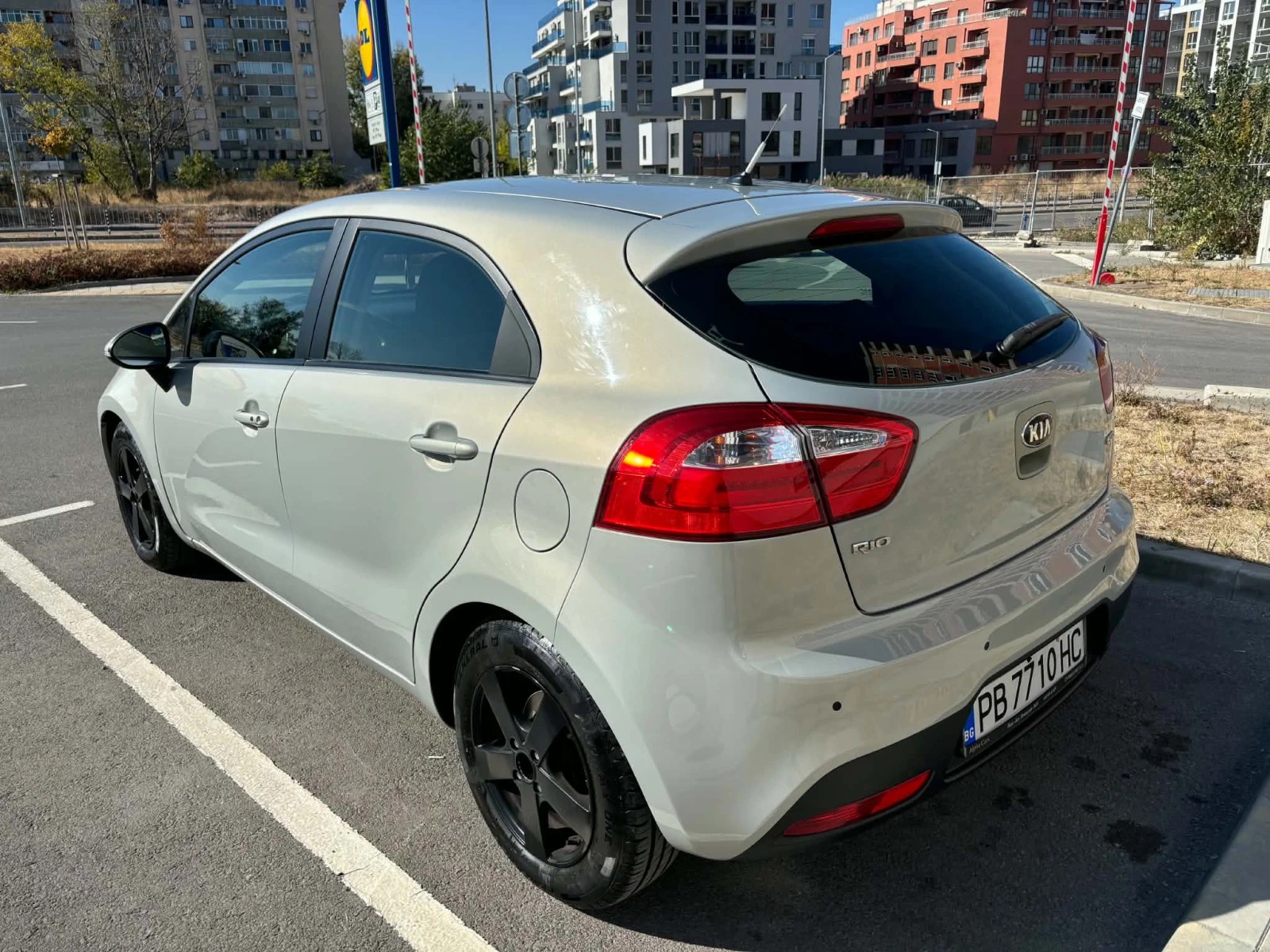 Kia Rio, снимка 5 - Автомобили и джипове - 56150006