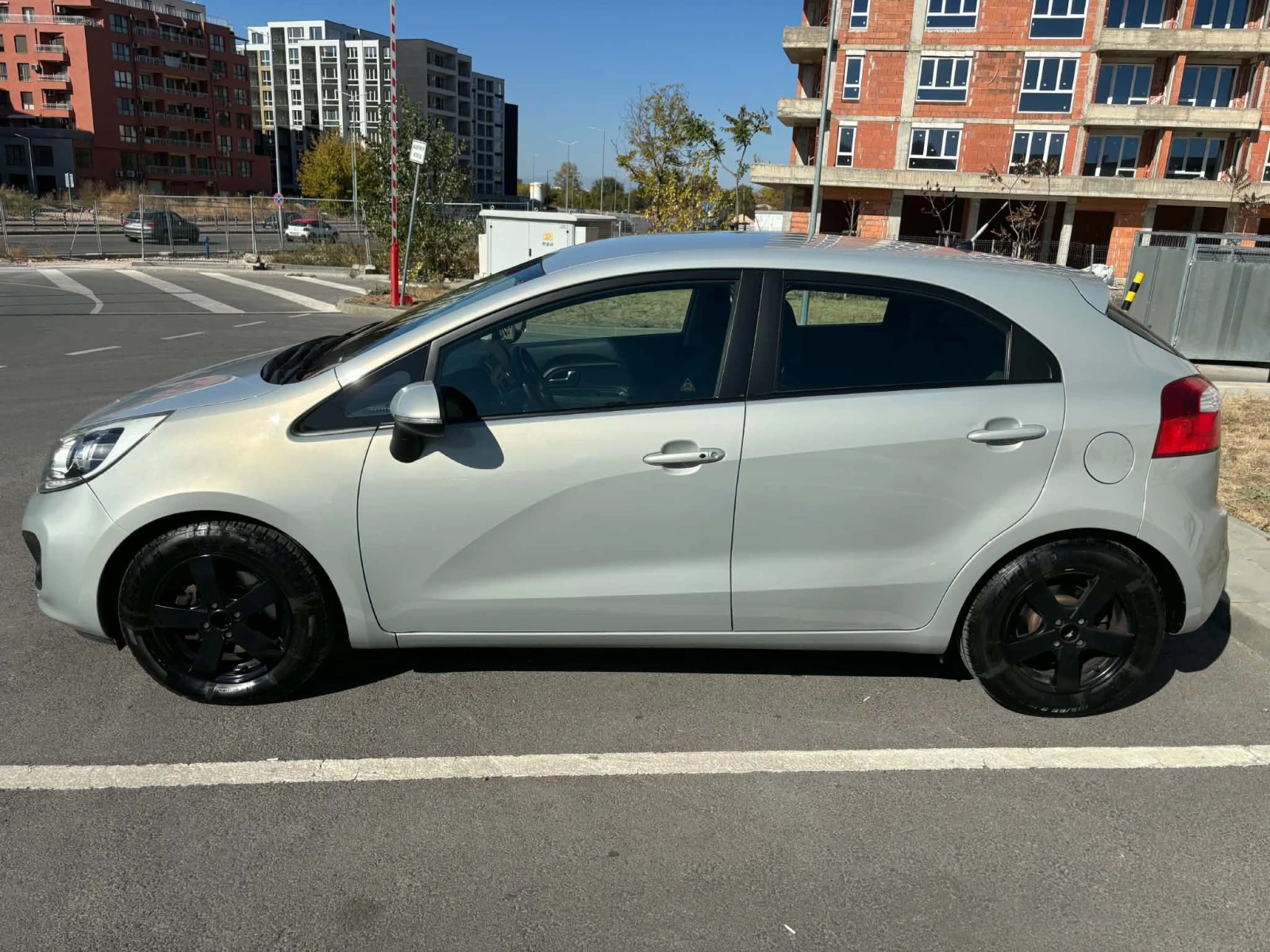 Kia Rio, снимка 4 - Автомобили и джипове - 56150006