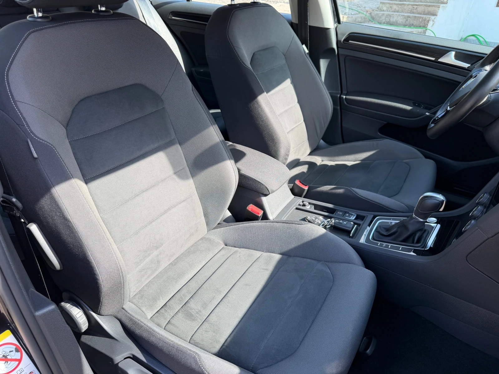 VW Golf 1.6TDI DSG.Facelift., снимка 14 - Автомобили и джипове - 56152212