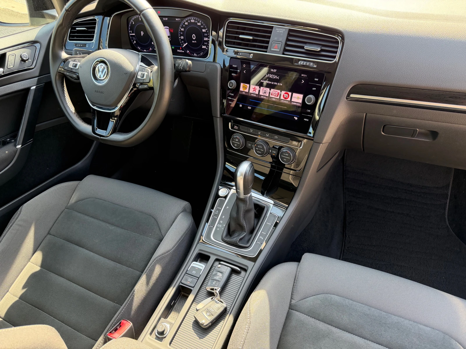VW Golf 1.6TDI DSG.Facelift., снимка 12 - Автомобили и джипове - 56152212