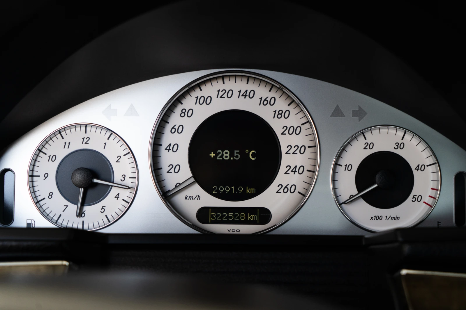 Mercedes-Benz E 320 W211 = V6 = ПОДГРЕВ = ЛИЗИНГ = ГАРАНЦИЯ, снимка 13 - Автомобили и джипове - 56173173