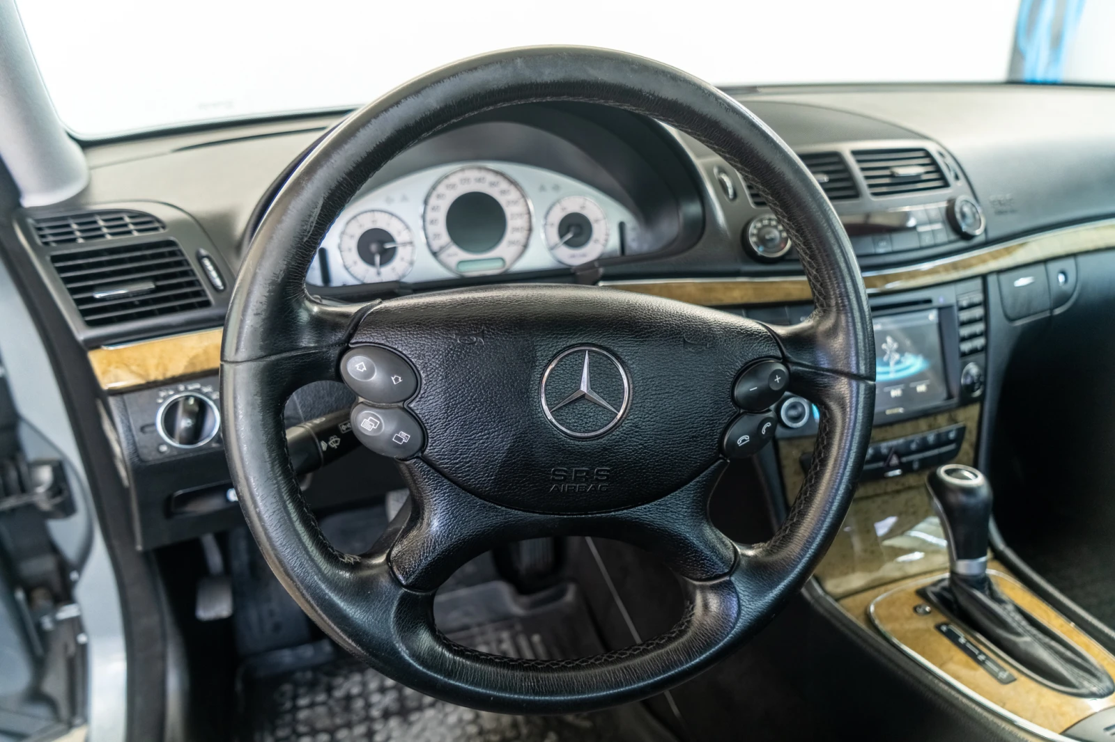 Mercedes-Benz E 320 W211 = V6 = ПОДГРЕВ = ЛИЗИНГ = ГАРАНЦИЯ, снимка 8 - Автомобили и джипове - 56173173