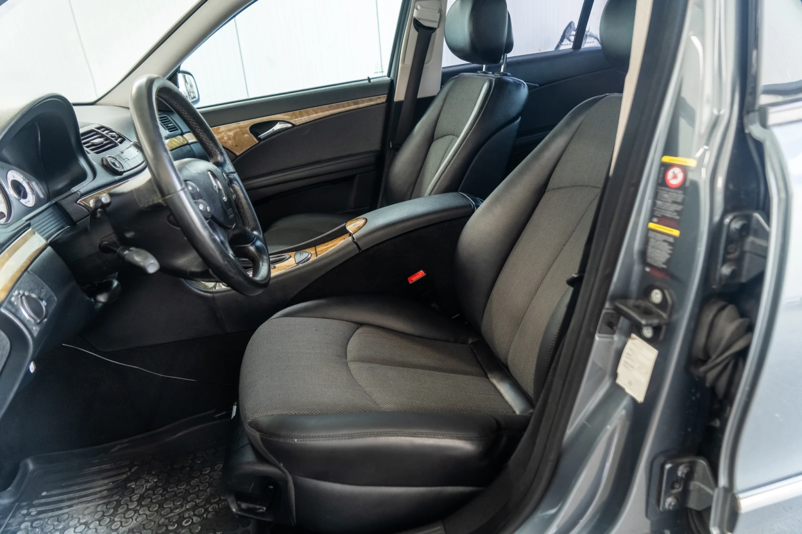 Mercedes-Benz E 320 W211 = V6 = ПОДГРЕВ = ЛИЗИНГ = ГАРАНЦИЯ, снимка 7 - Автомобили и джипове - 56173173