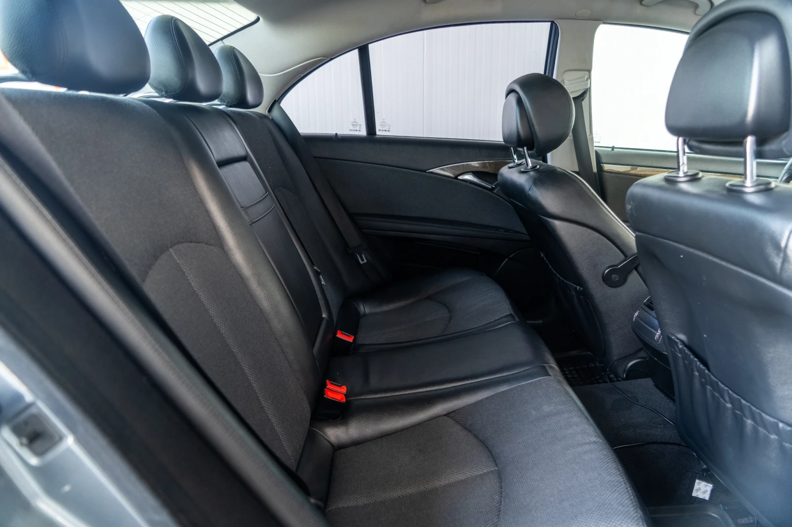 Mercedes-Benz E 320 W211 = V6 = ПОДГРЕВ = ЛИЗИНГ = ГАРАНЦИЯ, снимка 10 - Автомобили и джипове - 56173173