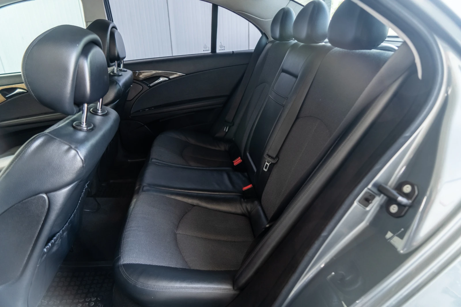 Mercedes-Benz E 320 W211 = V6 = ПОДГРЕВ = ЛИЗИНГ = ГАРАНЦИЯ, снимка 9 - Автомобили и джипове - 56173173