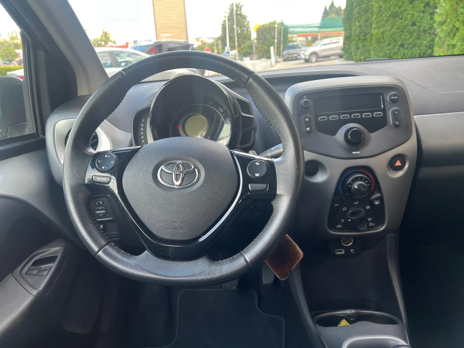 Toyota Aygo 1.0 AT, снимка 10 - Автомобили и джипове - 56225585