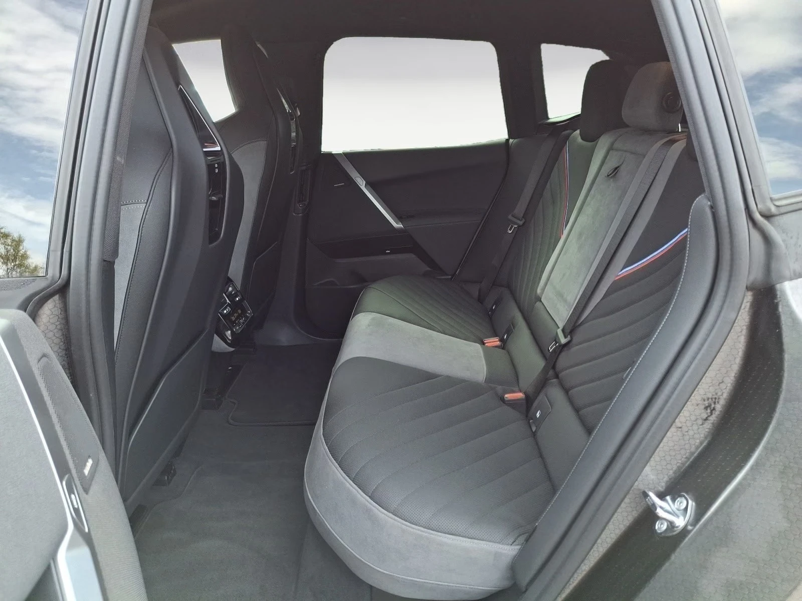 BMW iX M70 XDRIVE SKY-LOUNGE H/K PANORAMA 360-CAMERA | Mobile.bg � ����������� 14