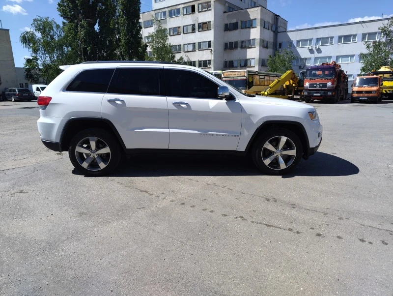 Jeep Grand cherokee 5.7 V8 HEMI 2016г, снимка 2 - Автомобили и джипове - 45762146