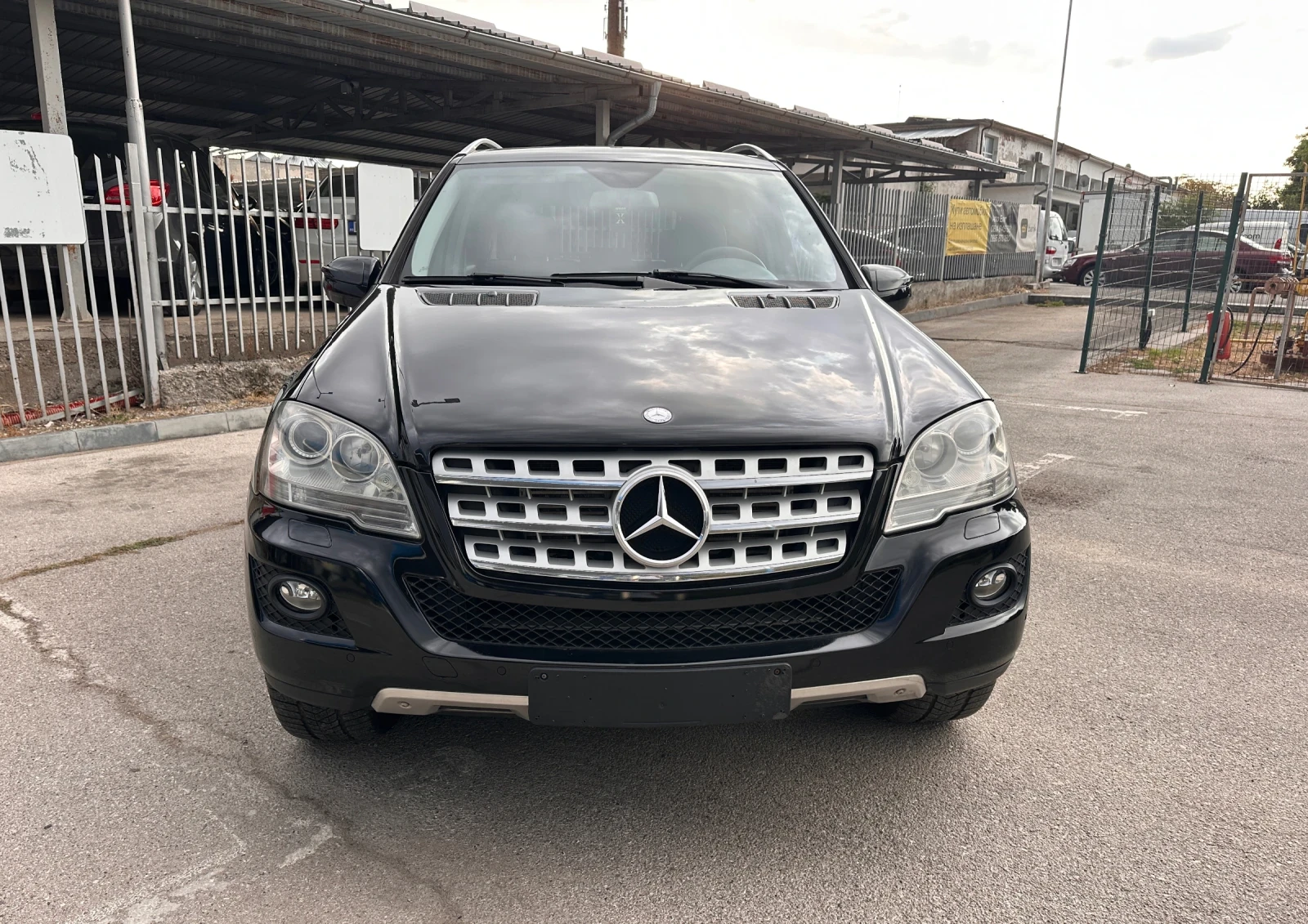 Mercedes-Benz ML 320 3.0TDI  - УНИКАТ - РЕАЛНИ КИЛОМЕТРИ , снимка 2 - Автомобили и джипове - 55894637
