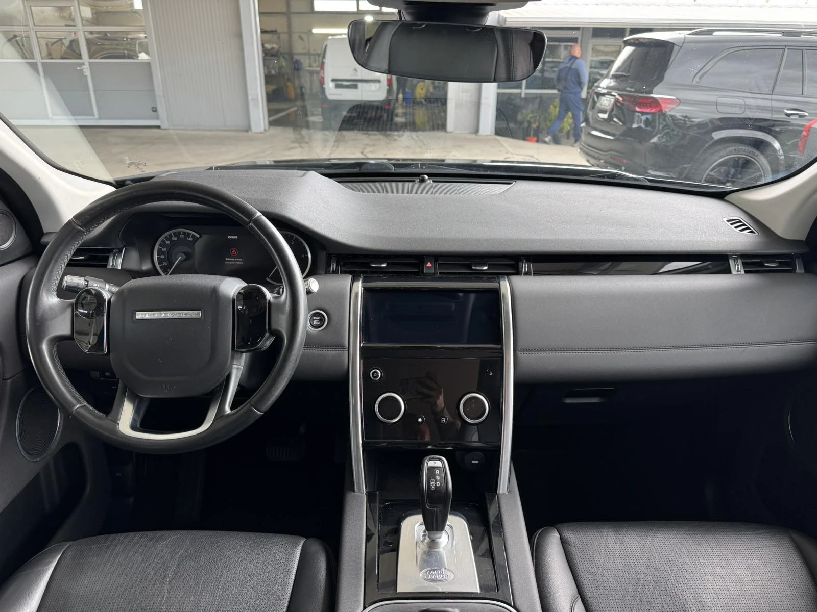 Land Rover Discovery Sport 2.0D* 150ps* 117хл.км* 7м* КОЖА* НАВИ* КАМЕРА, снимка 11 - Автомобили и джипове - 56193416