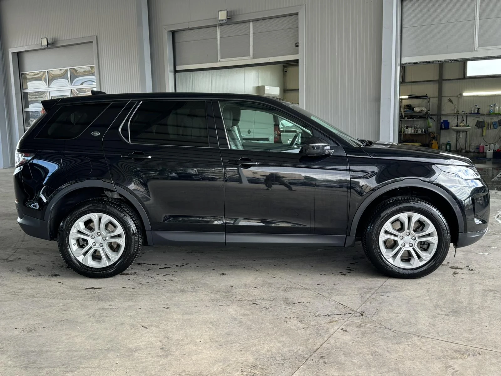 Land Rover Discovery Sport 2.0D* 150ps* 117хл.км* 7м* КОЖА* НАВИ* КАМЕРА, снимка 6 - Автомобили и джипове - 56193416