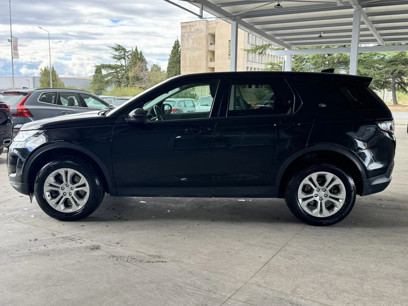 Land Rover Discovery Sport 2.0D* 150ps* 117хл.км* 7м* КОЖА* НАВИ* КАМЕРА, снимка 2 - Автомобили и джипове - 56193416