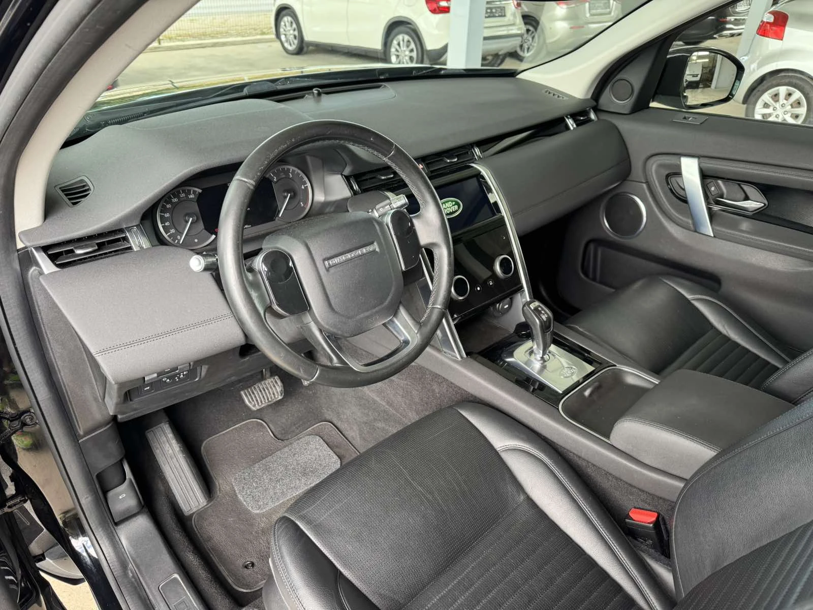 Land Rover Discovery Sport 2.0D* 150ps* 117хл.км* 7м* КОЖА* НАВИ* КАМЕРА, снимка 9 - Автомобили и джипове - 56193416